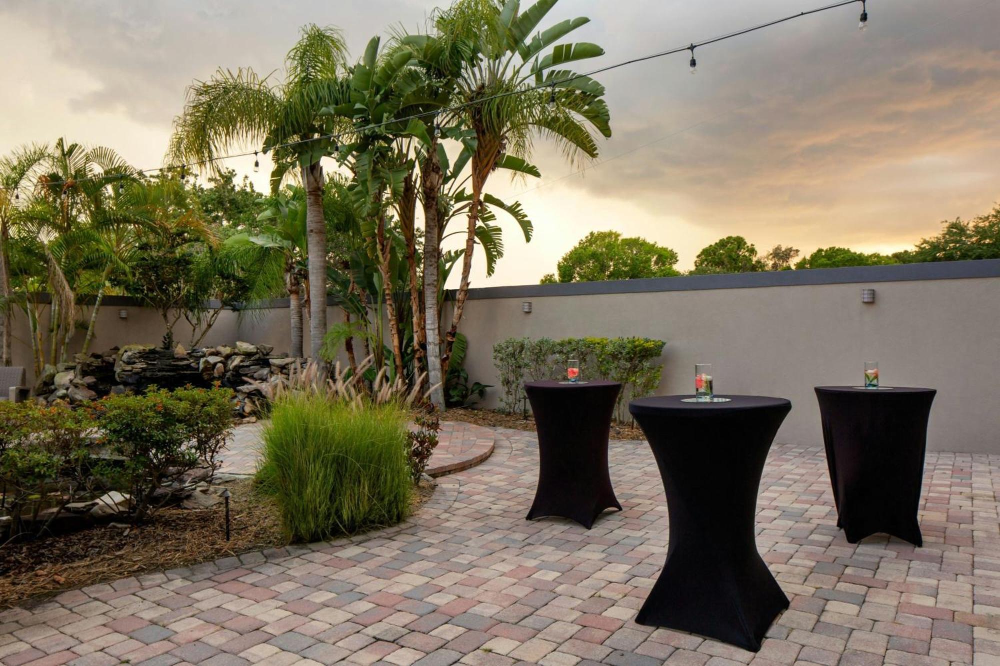 Courtyard Tampa Oldsmar Hotel Exterior foto