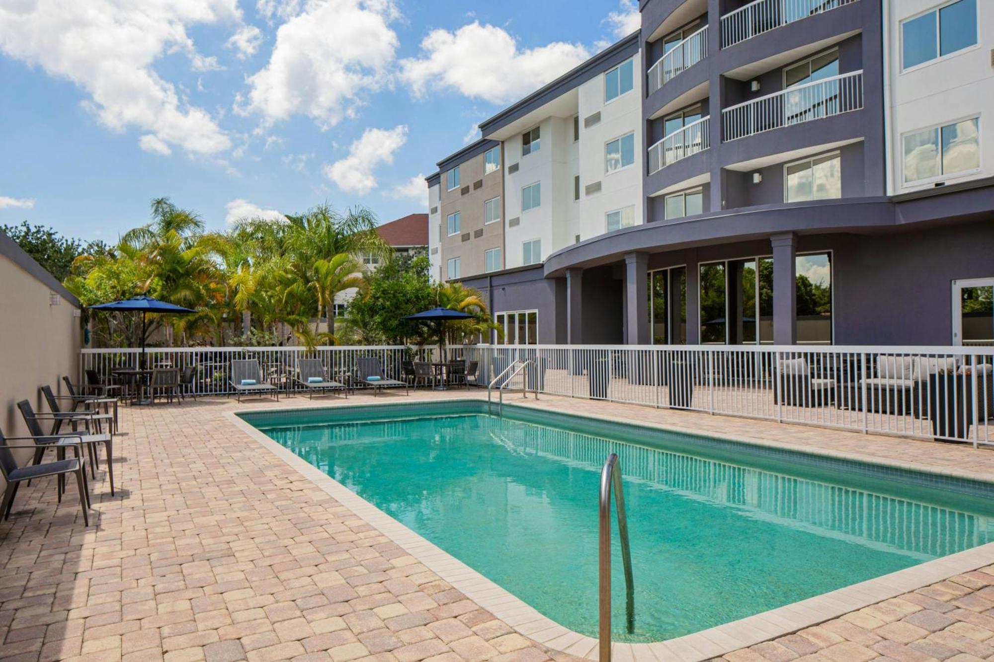 Courtyard Tampa Oldsmar Hotel Exterior foto